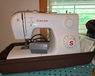 Singer Sewing Machine 
