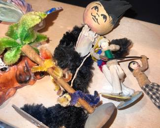 Vintage pipe cleaner, figures