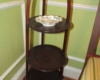 sweet little tiered shelf