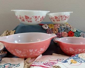 Vintage Pyrex Cinderella Gooseberry Stacking Bowls