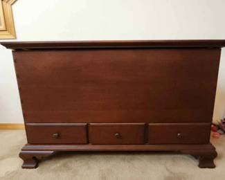 Amish Crafted Hope Chest With Drawers