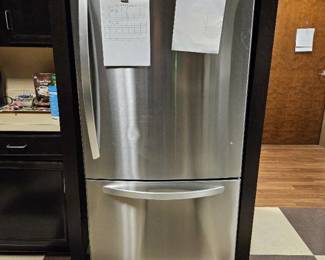LG Model LRDCS2603S/00 Refrigerator