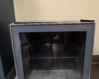 Avanti Miniture Fridge - Model ARVC1772PG