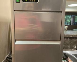 Vevor  Model SZB25 Countertop Ice Machine