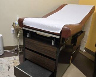 Midmark 104 Exam Table