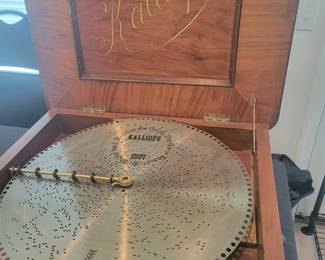 Kalliope Music Box with 13 Discs.