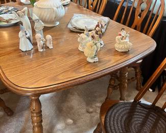 Dining Table & 6 Chairs.