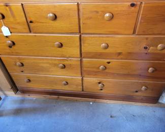 10 Drawer Chest of Drawers.