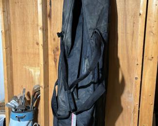 Travel bag for golf clubs