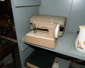 mini sewing machine