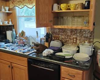 Great Selection of Kitchen Items!