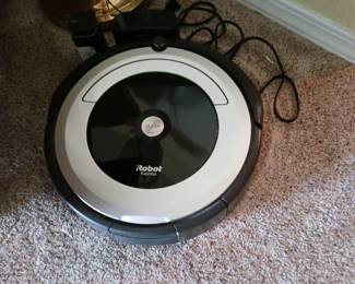 IRobot Roomba Vacuum! Works Great!