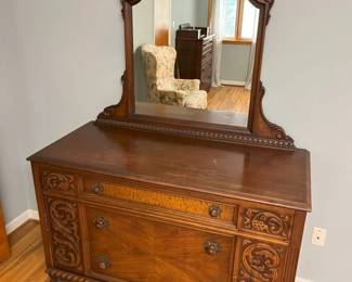 198 Vintage Ornate 3Drawer Dresser Mirrormin