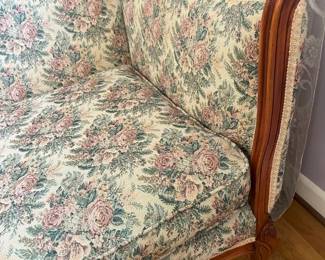 198 Vintage Floral Loveseat Upholstery Detailmin