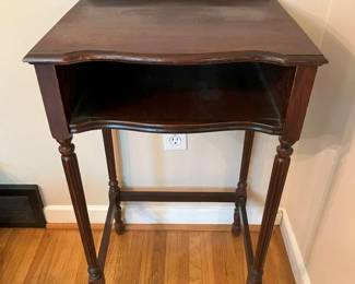 198 Vintage Telephone Tablemin