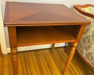 198 Bombay Co. Cherry TV Telephone Standmin