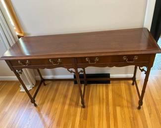 198 Hekman Console Tablemin