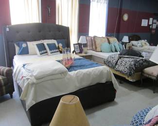 Beautiful Queen Bed and more....