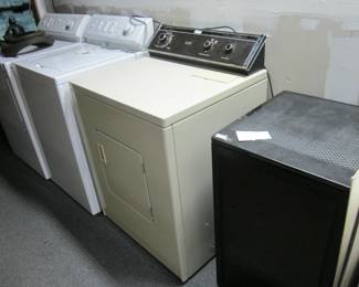 washer/dryer /   wine cooler
