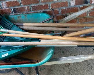 Yard Tools/Wheelbarrow