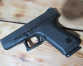 Springfield XDM-40 4.5,


2 16-Round Magazines,

.40 S&W,
Excellent Condition