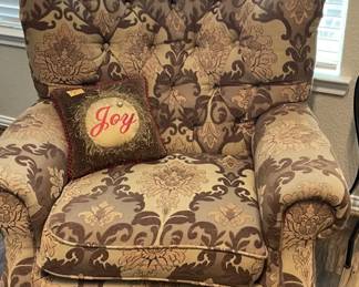 This chair...... oh so comfy!