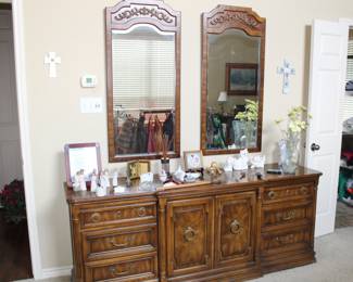 Drexel heritage dresser with double mirrors