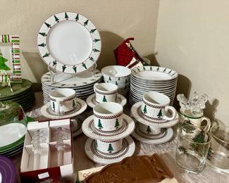 Debbie Mumm - Magic of Santa Dishes