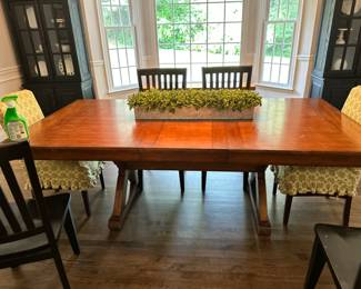 Dining table with leaf
