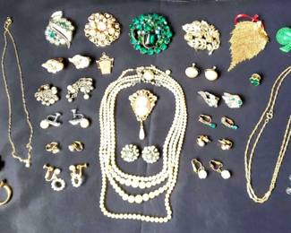 "Wishing Upon Willow Creek" in Augusta, GA. Starts Closing Tue 8/20 at 8p. Pickup Thu 8/22 from 3-6p. Please click here to view more photos, descriptions, and current bids:&nbsp;https://ctbids.com/estate-sale/30438