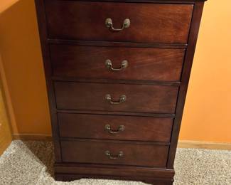 Chest of drawers