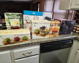 NIB Serveware, pitcher & racks