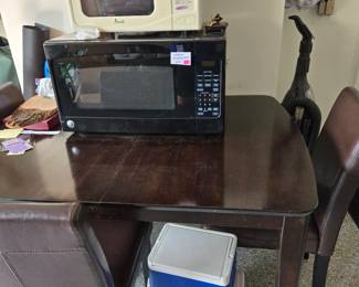 Diningvtable & 3 chairs, microwaves