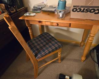 Light wood table desk & matching chair