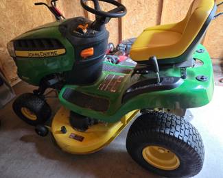 John Deere D105 lawn tractor