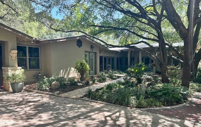 Luxury in Alamo Heights