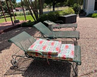 Pool loungers with cushions