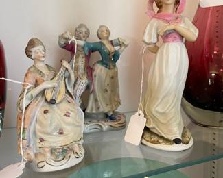 A close look at the Japanese figures and "Pinkie"