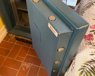 This comes from the INTERSEC brochure for this safe:
Tudor safe six sided construction. Intersec Tudor safe offers you, for the first time in the united states real 6-sided protection against: Oxy-Acetylene / Explosives / Wedging / Heavy hand tools / High speed carbide drills / Fire. This is not your mother's safe...