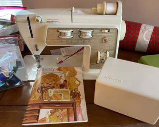 A close look at the Singer Golden Touch Sewing Machine