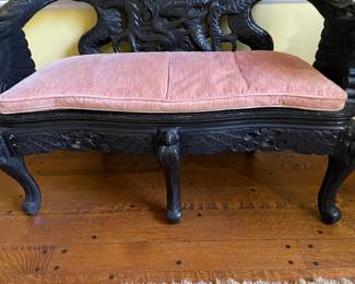 The sofa leg carving details