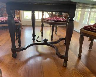 The stretcher detail for the game table