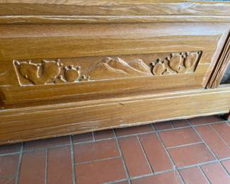 Foot board of the full Oak Ranch bed