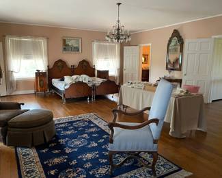 Looking into the Master bedroom and showing the Karastan "Blue Dynasty" rug