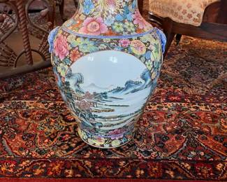 Front view of the Chinese urn