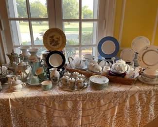 Copeland Spode, Bland de Chine "Geisha" large amount of pieces, Lenox wildlife bird collector plates with boxes, Limoges painted Pots de Creme, German chocolate set, Hall coffee set