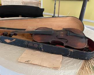 A close look at the violin and case