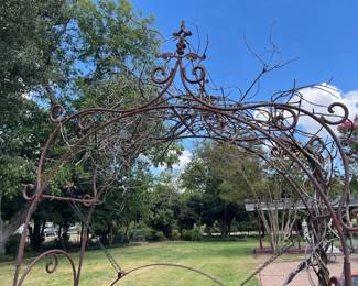 The top of the arch details