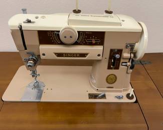 A close look at the Singer Sewing Machine