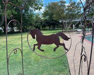 The horse, which of course can be removed